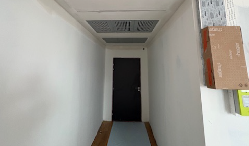 Installation de cloisons acoustiques pour aménagement de bureaux professionnels à Biarritz