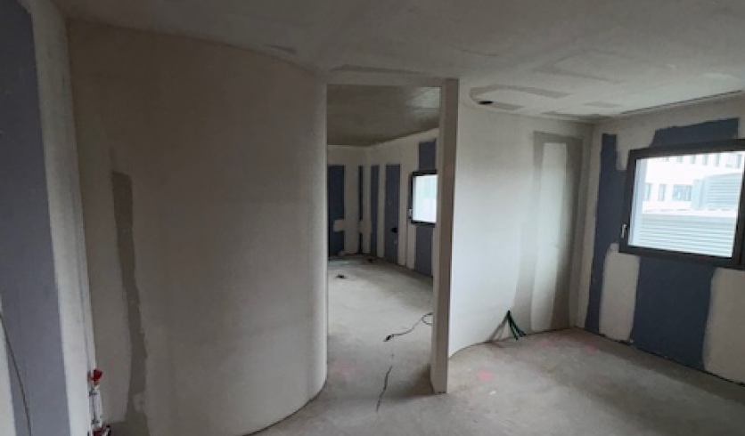 Aménagement intérieur de bureaux : pose de cloisons Cambo-les-Bains haute performance