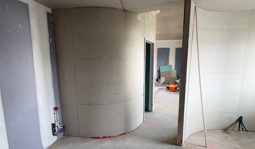 Installation d'isolation acoustique haute performance dans les cloisons de bureaux à Biarritz