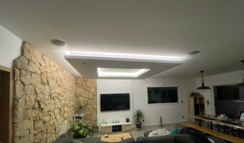 Aménagement de plafond rampant avec design sur mesure à Cambo-les-Bains