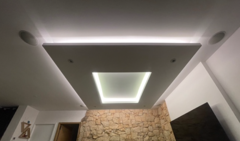 Plafond décoratif Pays Basque : intégration de corniches modernes par AIZPURU ENEKO