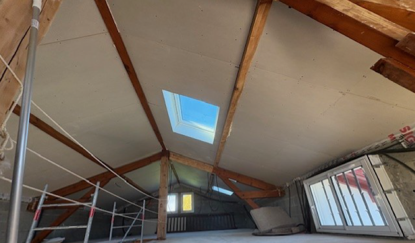 Rénovation de plafond rampant sous toiture à Sare par l'artisan plâtrier AIZPURU ENEKO