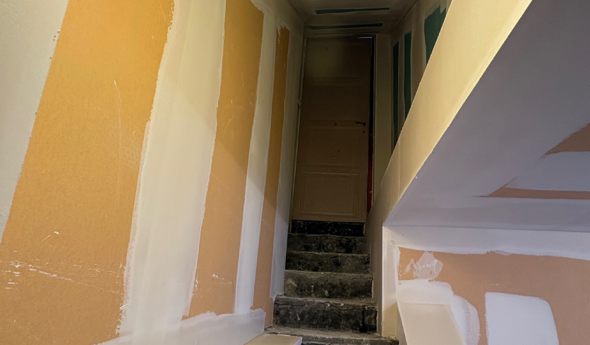 Création de coffrages pour spots encastrés dans un plafond suspendu en plâtrerie sèche