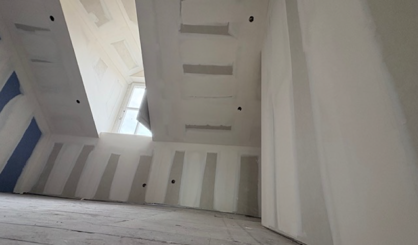 Transformation d'un intérieur par la pose de cloisons sèches par Aizpuru Eneko