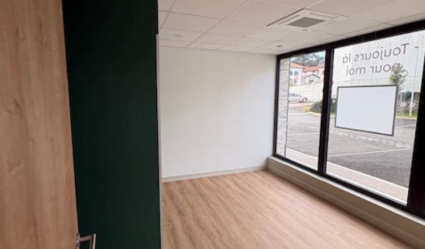 Mise en place de cloisons sèches phoniques pour un confort acoustique optimal à Cambo-les-Bains